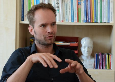 Schulpsychologe Andreas Neuhaus gibt Tipps für einen gelingenden Übergang vom Kindergarten zur Grundschule  (© Foto: Amt für Presse- und Öffentlichkeitsarbeit, Kreis Paderborn, Anna-Sophie Schindler)